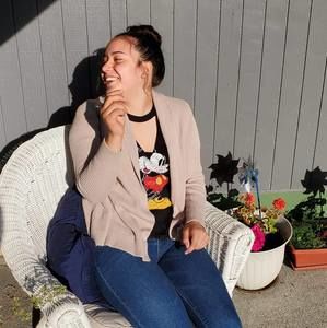 Meet your Posher, Mia